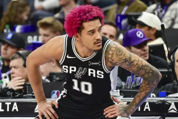 擁有鋒線身材卻樣樣半吊子的Jeremy Sochan，成為馬刺爭冠的棄子。/金享娛樂城